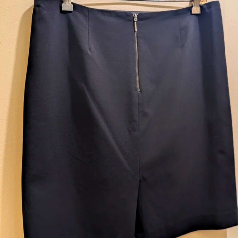 Anne Klein Work Professional Black Knee Length Skirt with Back Slit - 12 - Picture 5 of 13